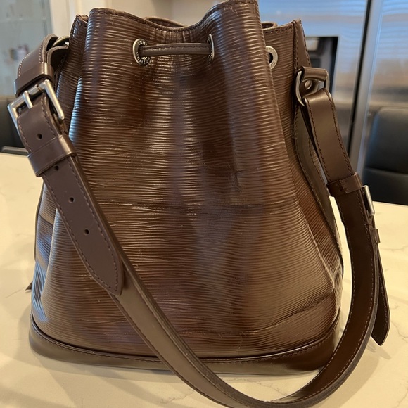Authentic Mocha LOUIS VUITTON Epi Petit Noe - Picture 6 of 13
